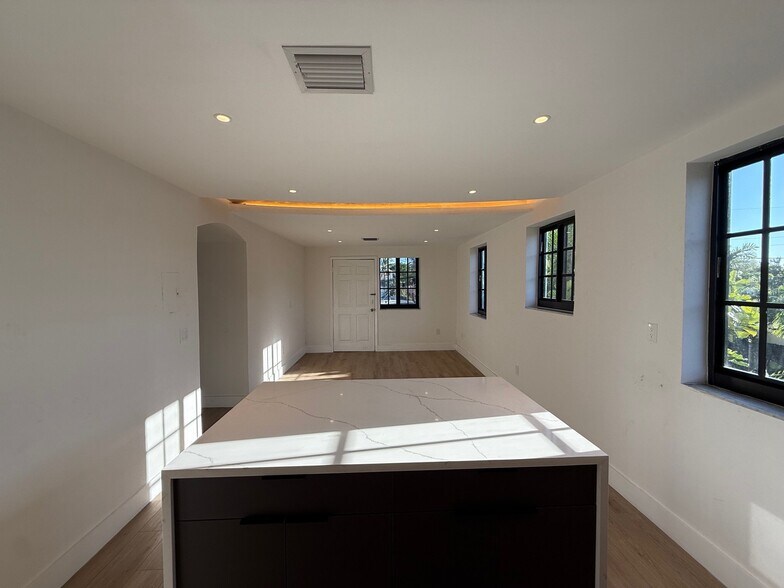 Building Photo - 1716 SW 11th St