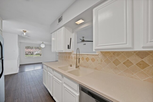 Building Photo - 715 Terryland Dr