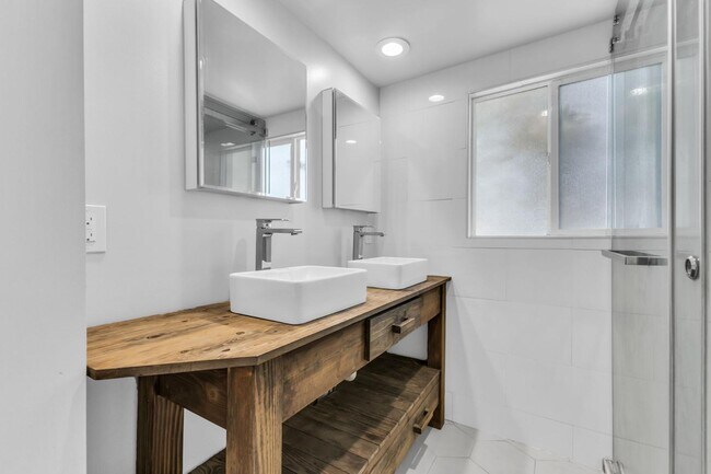 Building Photo - 3876 S Lee Maur St