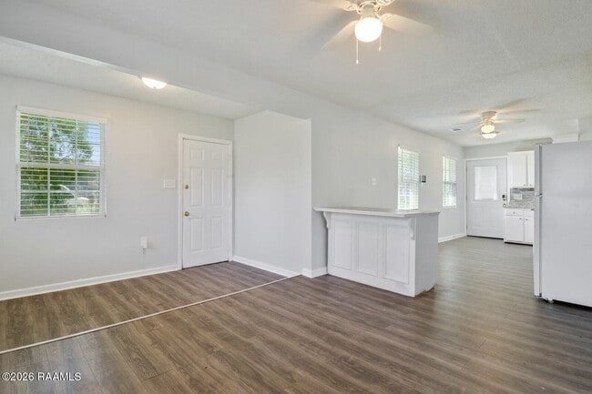 Building Photo - 715 Central Rd