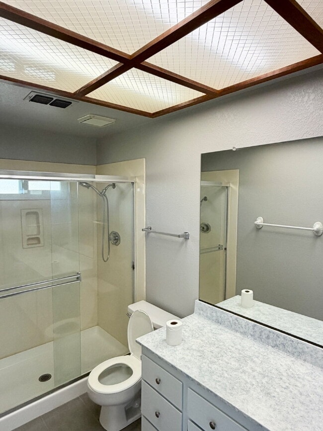 Building Photo - 3 bed 2 bath home vaulted ceilings close to hwy 80