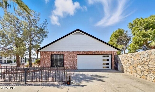 Building Photo - 2153 Trawood Dr