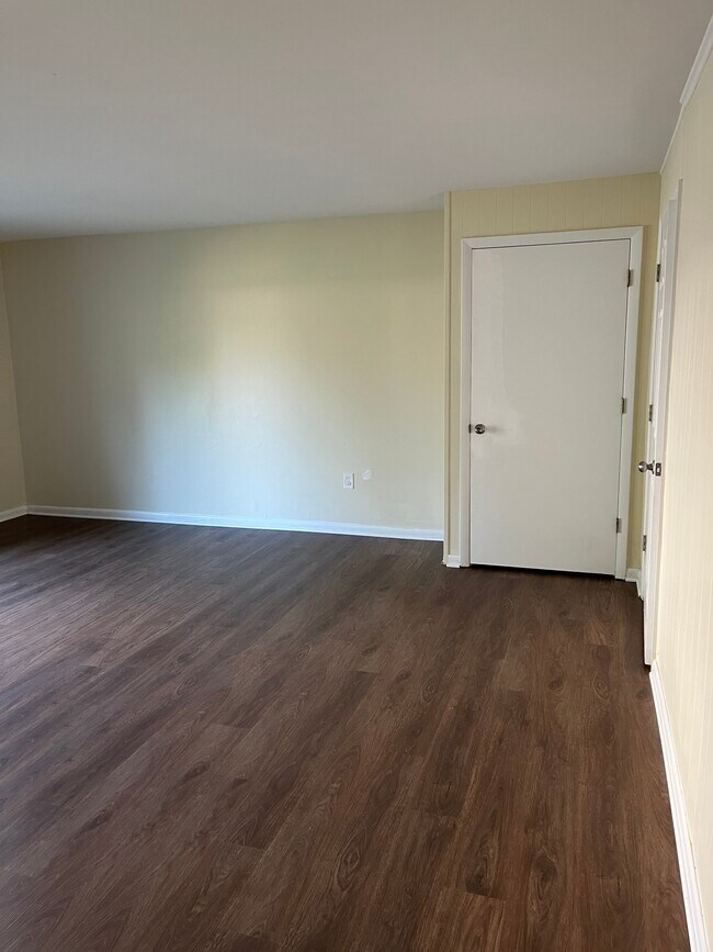 Building Photo - 2 Wimbledon Ln