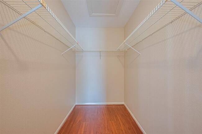 Building Photo - 2121 Hepburn St