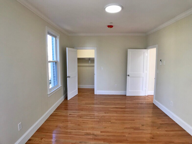 Building Photo - 12 Harris St