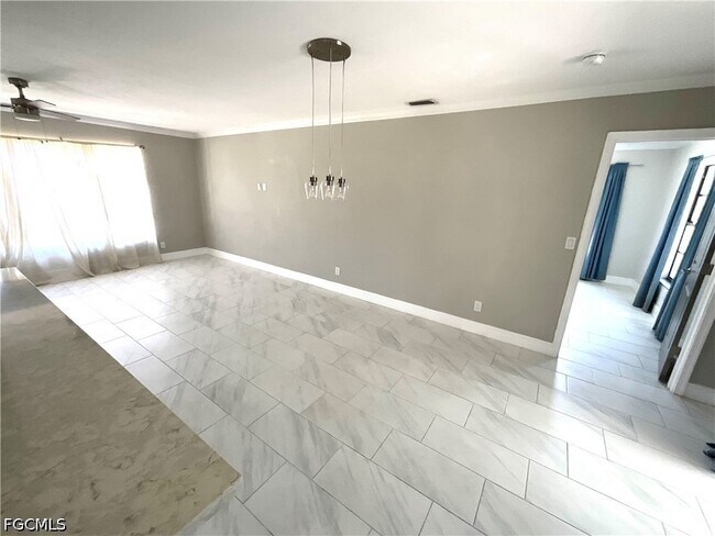 Building Photo - 20620 Pine Tree Ln