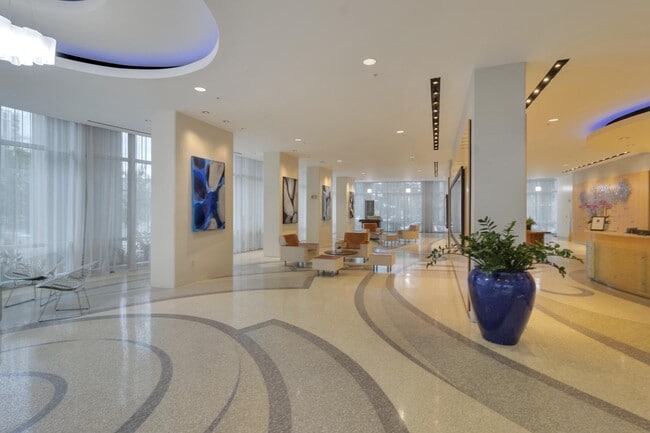 Building Photo - 150 E Robinson St