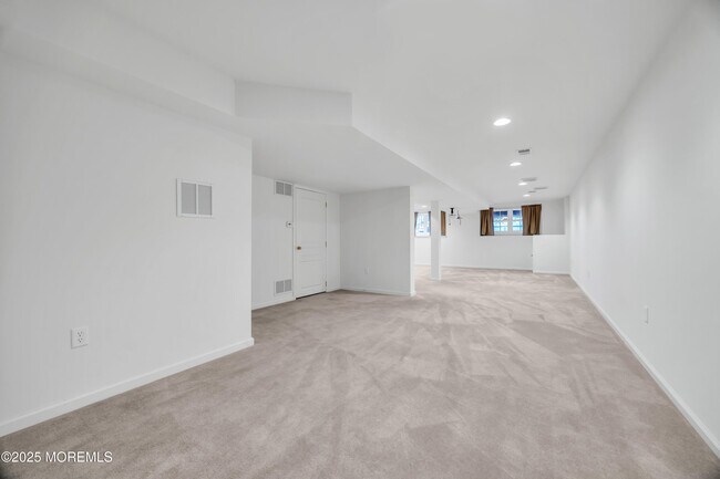 Building Photo - 82 Demarest Dr