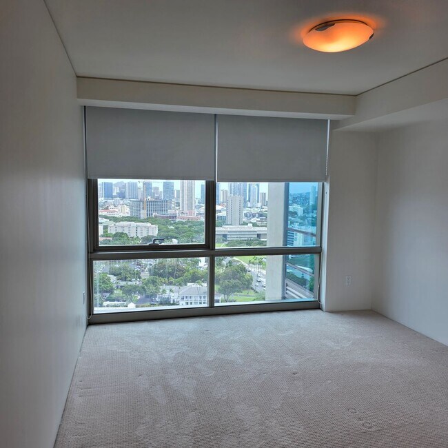 Building Photo - Capital Place One Bedroom Condo