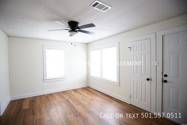 Building Photo - 4904 Lynch Dr