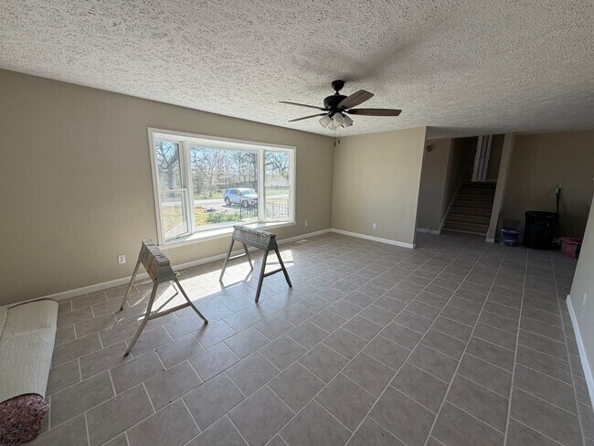 Building Photo - AVAILABLE APRIL 3RD