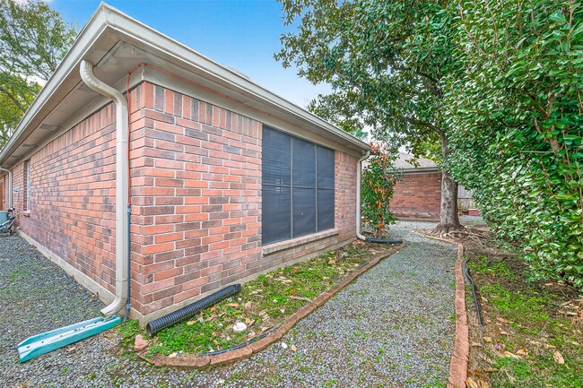 Building Photo - 18526 Fawn Run Ln