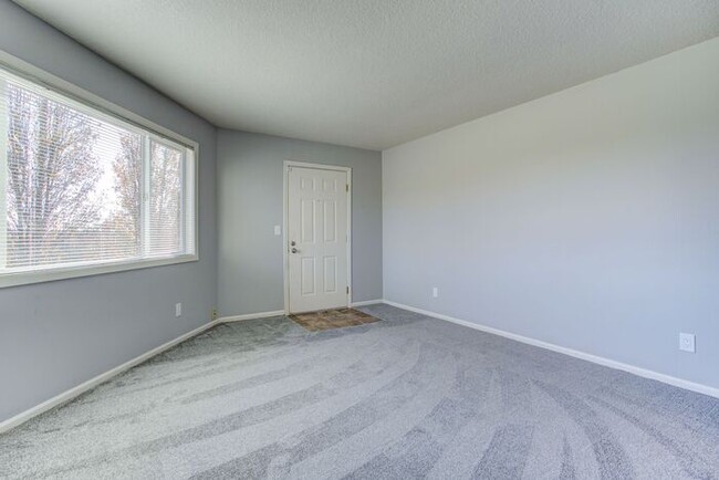 Building Photo - 2bed/1bath Available NOW! SPRING SPECIAL 1...
