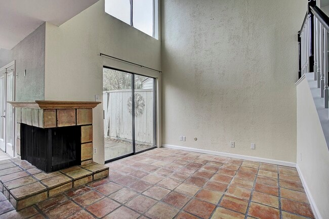 Building Photo - 217 Roy St