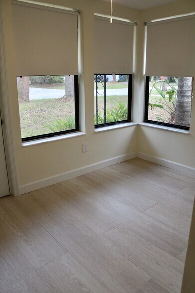 A sunroom to admire the greenery just outside. - 33 63rd St