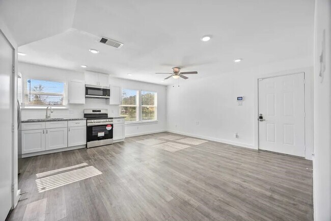 Primary Photo - 7811 Laura Koppe Rd