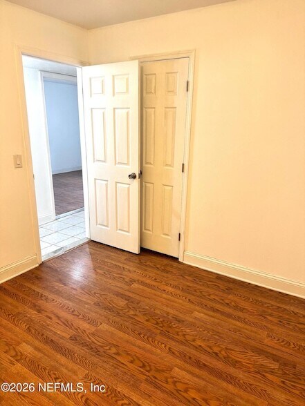 Building Photo - 2856 Beachwood Blvd