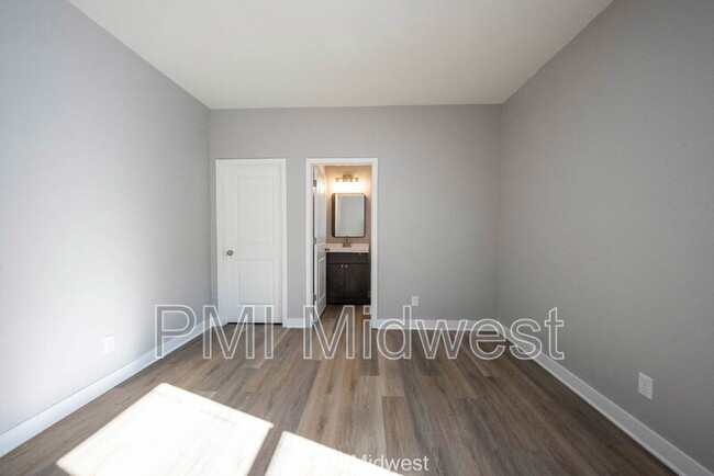 Building Photo - 1817 Montcalm St
