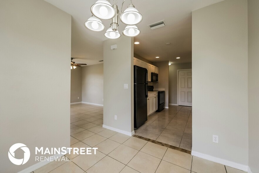 Building Photo - 3803 E 6th St