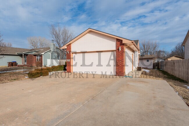 Building Photo - 1938 S Chateau St