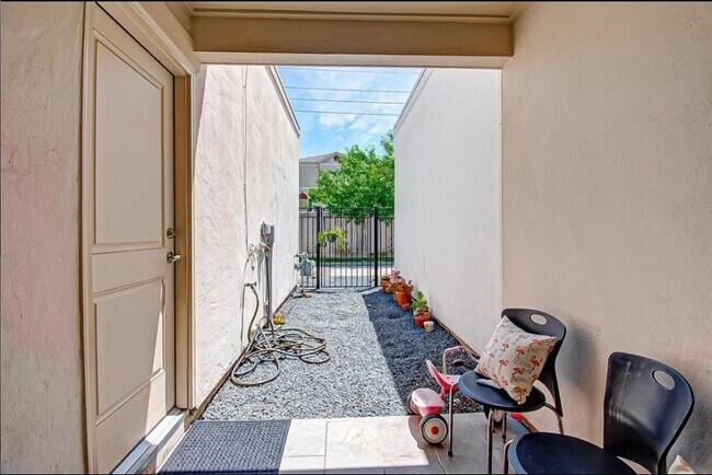 Building Photo - 13407 Preston Cliff Ct