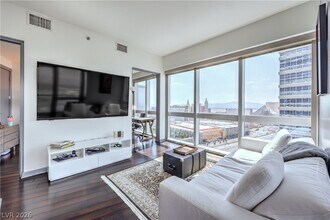 Building Photo - 4471 Dean Martin Dr