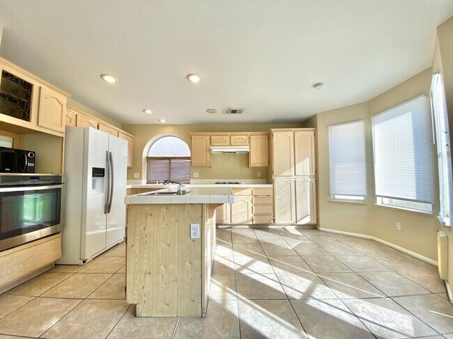 Building Photo - 8009 Dover Shores Ave
