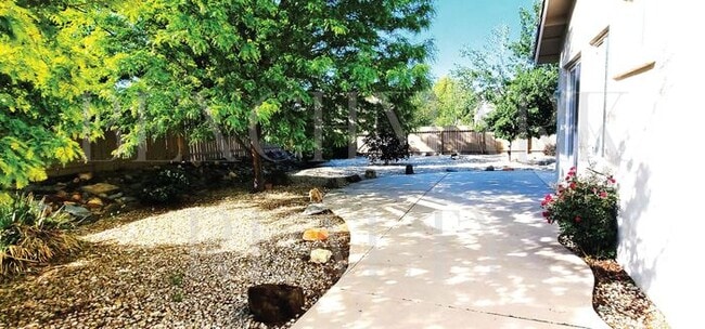 Building Photo - Beautiful 3 bedroom 2 bath plus 2 car garage in Damonte Ranch with New Carpet & Paint