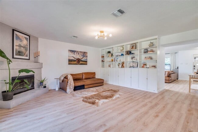 Building Photo - 1007 Silverstone Ln