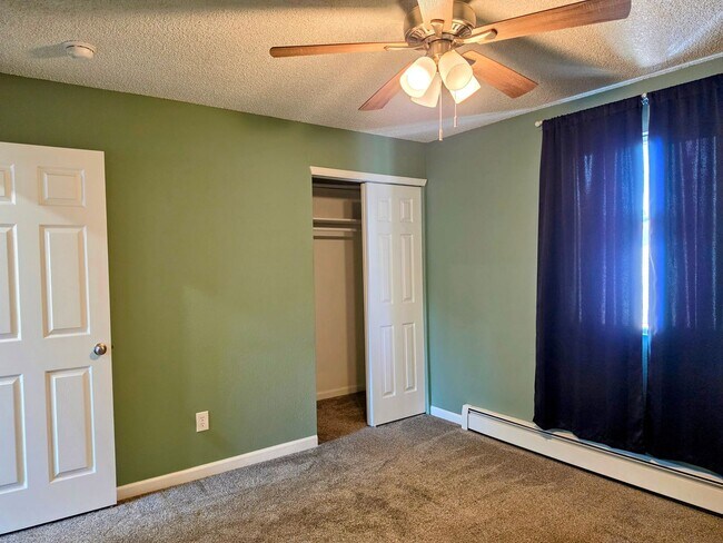 Building Photo - 486 Tracy Dr