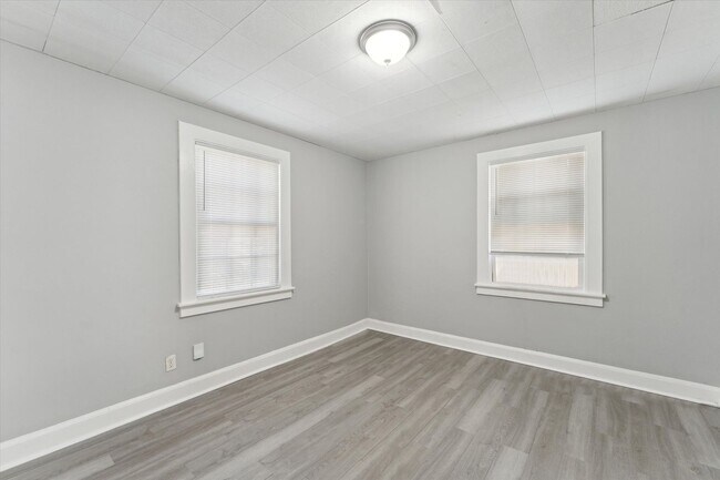 Building Photo - 2102 E 41st St