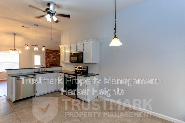 Building Photo - 904 Ballard Dr
