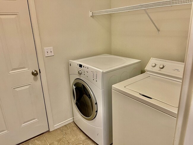 Building Photo - Airway Heights 3 BR 2 BA