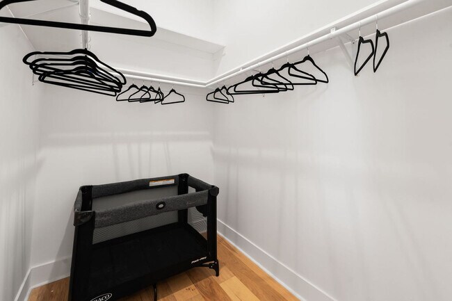 Building Photo - 1941 W Augusta Blvd