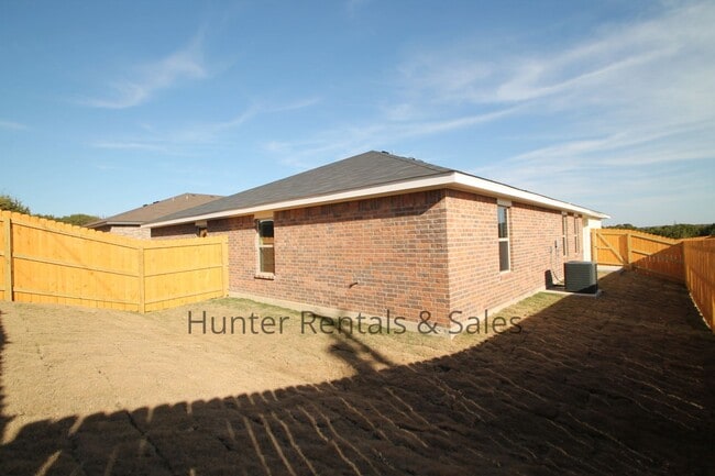 Building Photo - Exceptional 3 Bedroom Heights Duplex