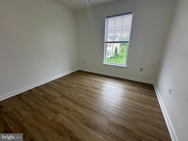 Building Photo - 1327 Lewis Ln