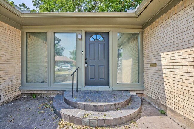 Building Photo - 2726 Crest Ridge Dr