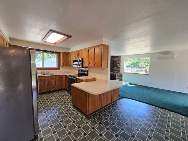Building Photo - 2 Plus bedroom, 1 Bathroom House in Sedro ...