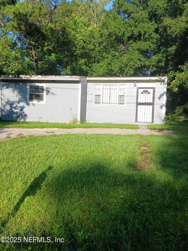 Primary Photo - 5718 Hollyhock Rd