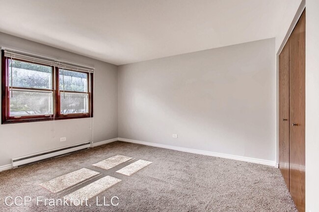 Building Photo - 329-329 N Maple St