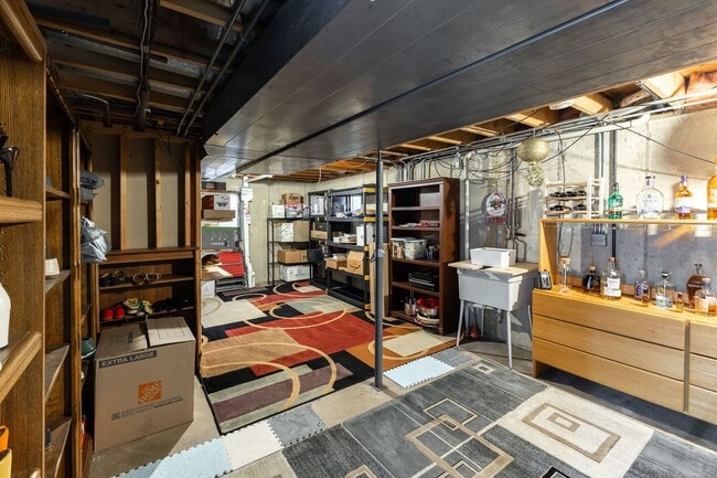 Building Photo - 520 Highland Grove Dr