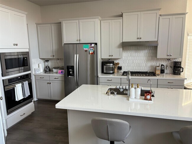 Building Photo - 3630 Windward Canyon Dr