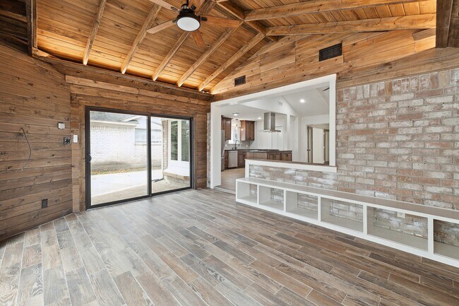 Building Photo - 9719 Springmont Dr