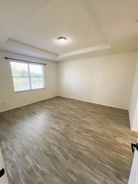 Building Photo - 10086 SW Chadwick Dr
