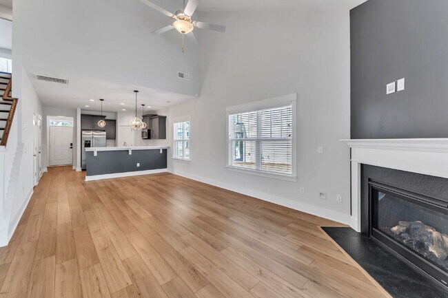 Building Photo - Elegant 3 Bed / 2.5 Bath Luxury Townhome + Bonus Room in Indigo Pointe with Main-Level Primary Su...