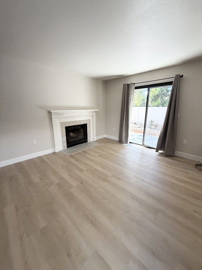 Building Photo - 151 Francis Cir