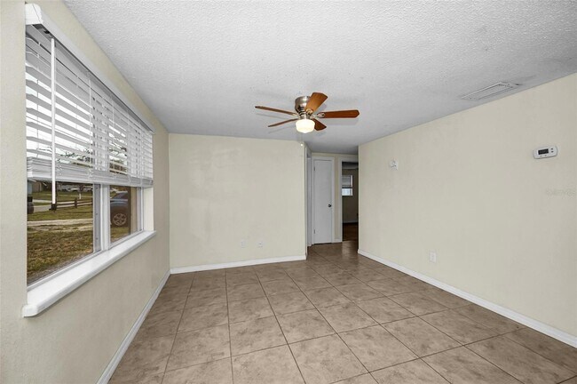 Building Photo - 7402 Country Club Dr
