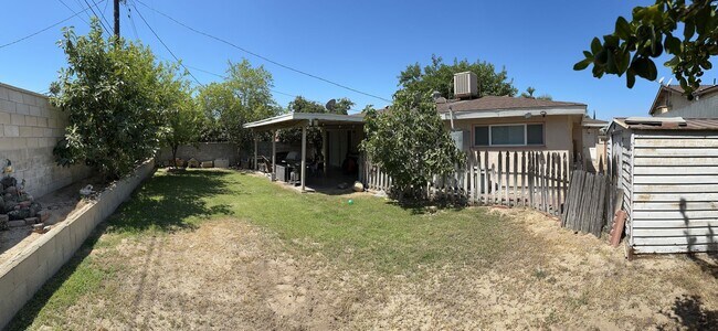 Building Photo - 3 Bedroom / 1 Bathroom Home in San Bernardino