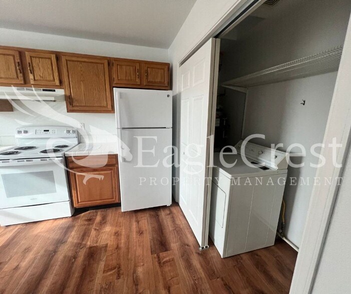 Building Photo - 706/708SCollege