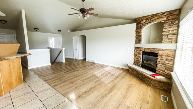 Building Photo - Beautiful 3 bedroom 2 bath home is Eagle M...
